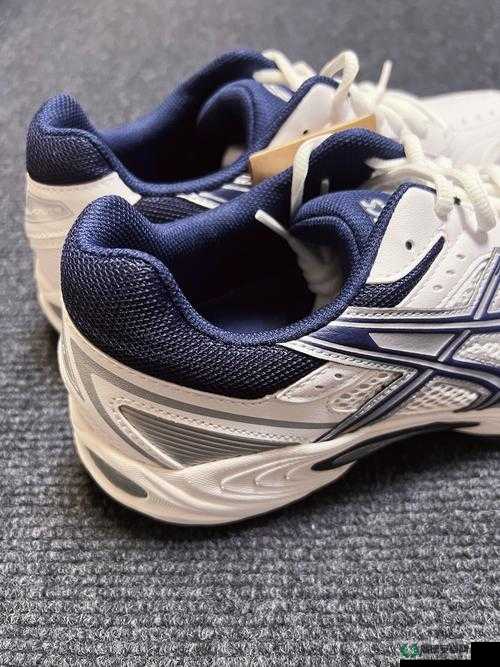 Asics 最新裸体 p ics 流出，你能 hold 住吗？