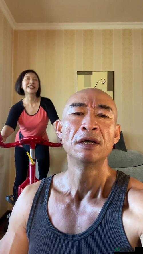 中国老头老妇BBwtube：揭秘老年人如何通过视频分享平台展现生活智慧与乐趣
